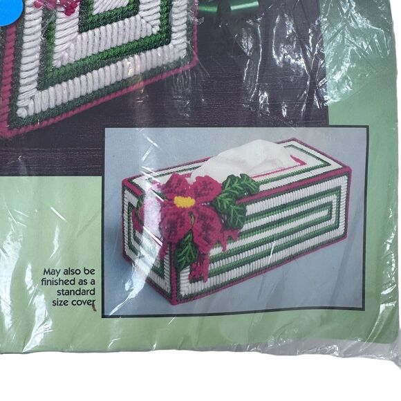 Bucilla 3D Poinsettia Tissue Box Cover Plastic Canvas Kit Vintage 90s 61042 New - Picture 3 of 6